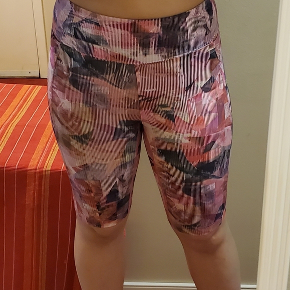 Lululemon Multicolor Short - Picture 7 of 7